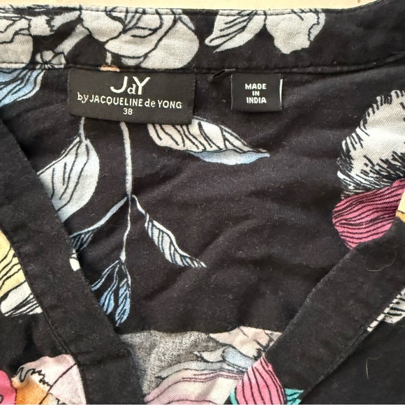 Jacqueline de Yong Moody Dark Floral Whimsical Lightweight Breezy Top Blouse - Picture 4 of 6